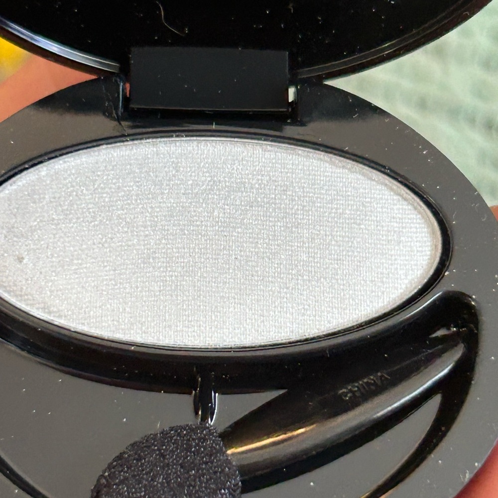 Avon True Color Eyeshadow Single. Iced Silver.